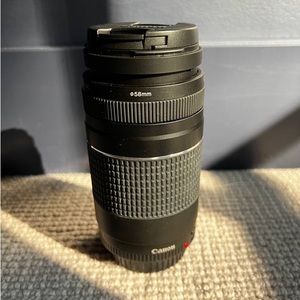 Canon EF 75-300mm f/4-5.6 III Telephoto Zoom Lens